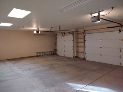 Spacious garage - 41 Santa Ana Loop