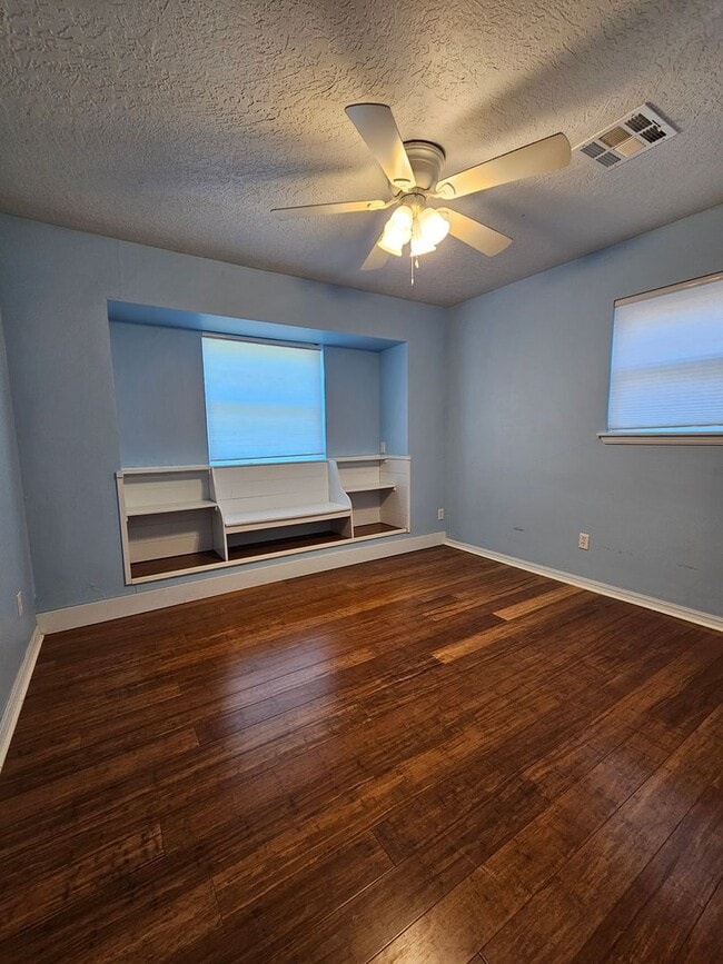 Building Photo - (2) Bed/(2) Bath with Storm Shelter Avail ...