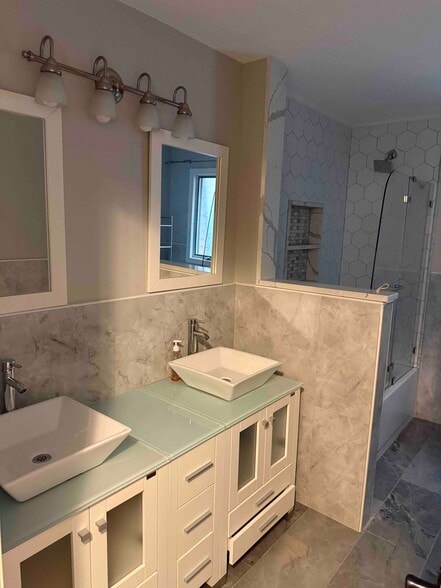 Building Photo - 251 Silleck St