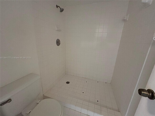 Building Photo - 468 NE 206th Ln