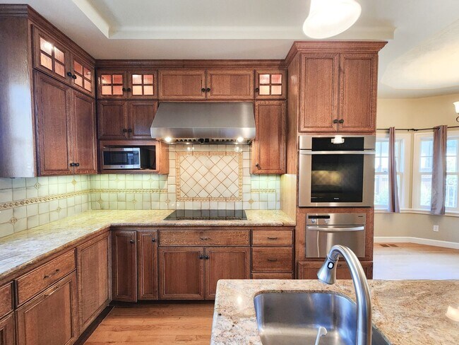 Building Photo - Elegant, spacious home in San Mateo