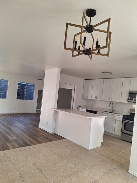 Building Photo - 1835 N Ave 53