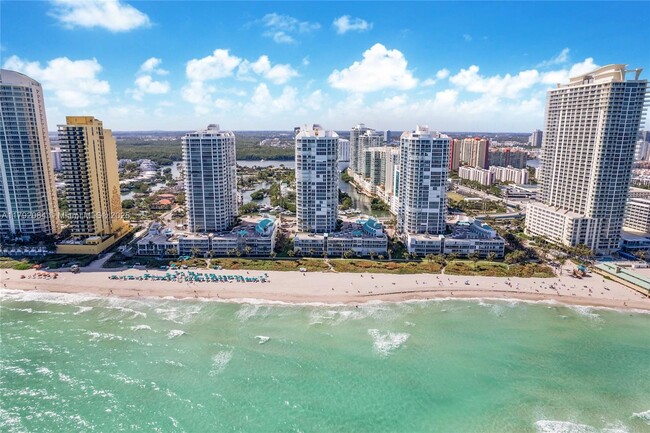 Building Photo - 16445 Collins Ave