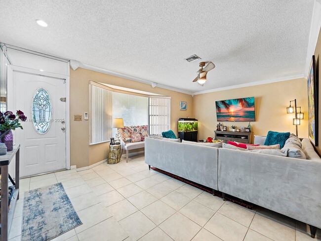 Building Photo - Southwest 104th Avenue, Cooper City, FL 33...