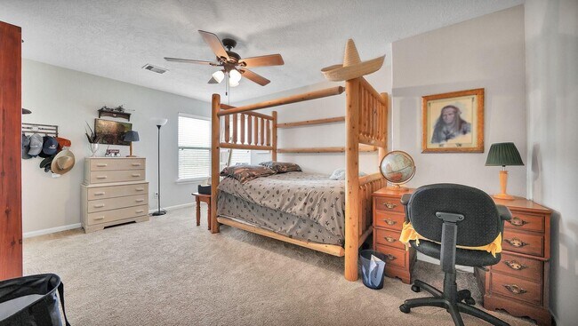 Building Photo - 692 Casual Ln
