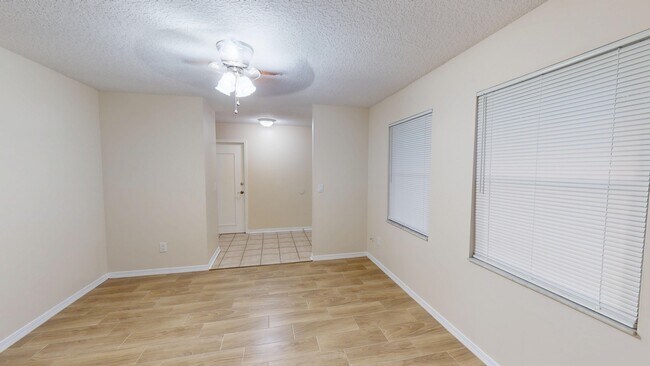 Building Photo - 680 Roger Sherman St