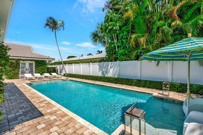 Building Photo - 136 Worth Ct S