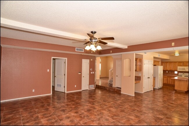 Building Photo - 2041 Shadow Ridge Dr