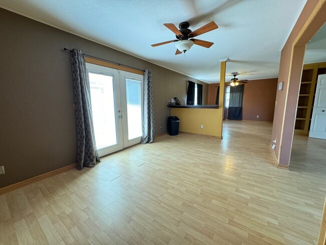 Building Photo - 3BR/2BA/1CG, 1489 sq.ft. rental in Huachuca City, AZ