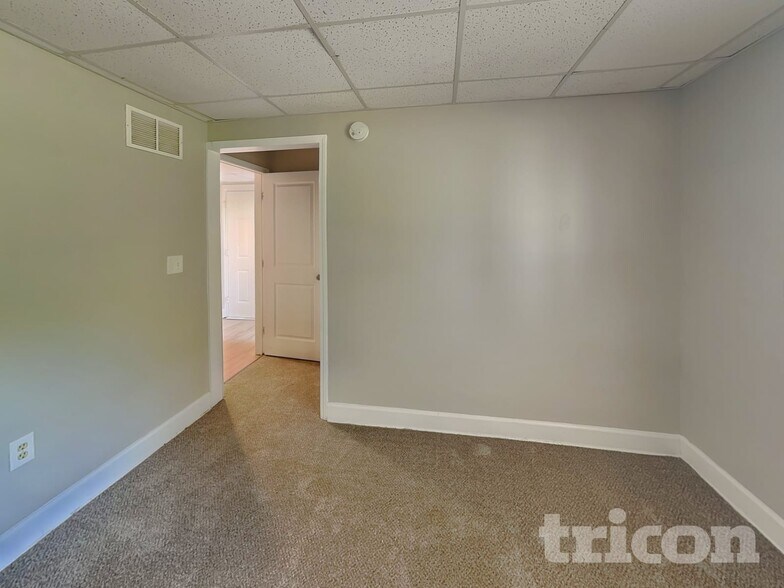 Building Photo - 2590 Mountain Brook Rd