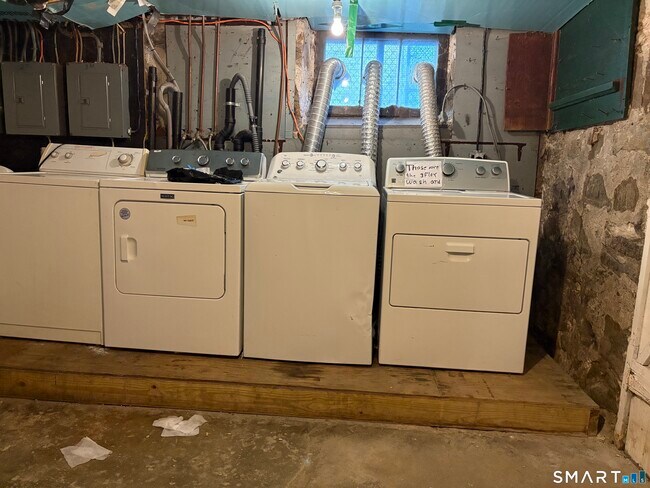 Building Photo - 164 French St