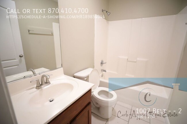 Building Photo - Spacious 2 bed /2 full bath apt - includes...