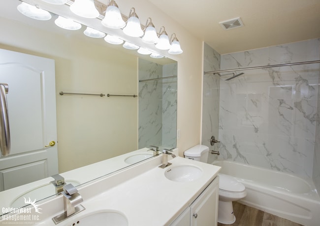 Building Photo - Beautifully Upgraded 5Bdm 3Ba Home Located in the Highly Desirable Summerlin.