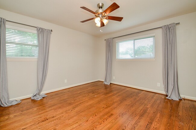 Building Photo - 10050 Haddington Dr