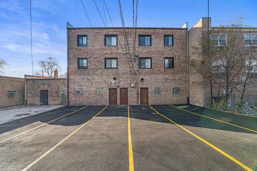 Building Photo - 2316 W Estes Ave