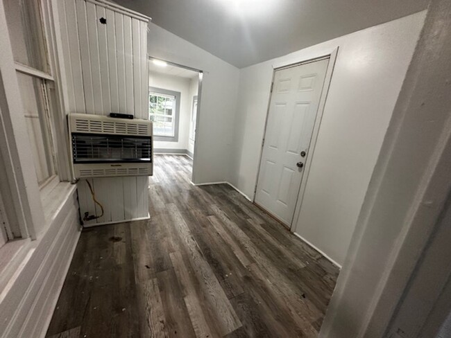 Building Photo - Beautiful 3 bed 1 bath