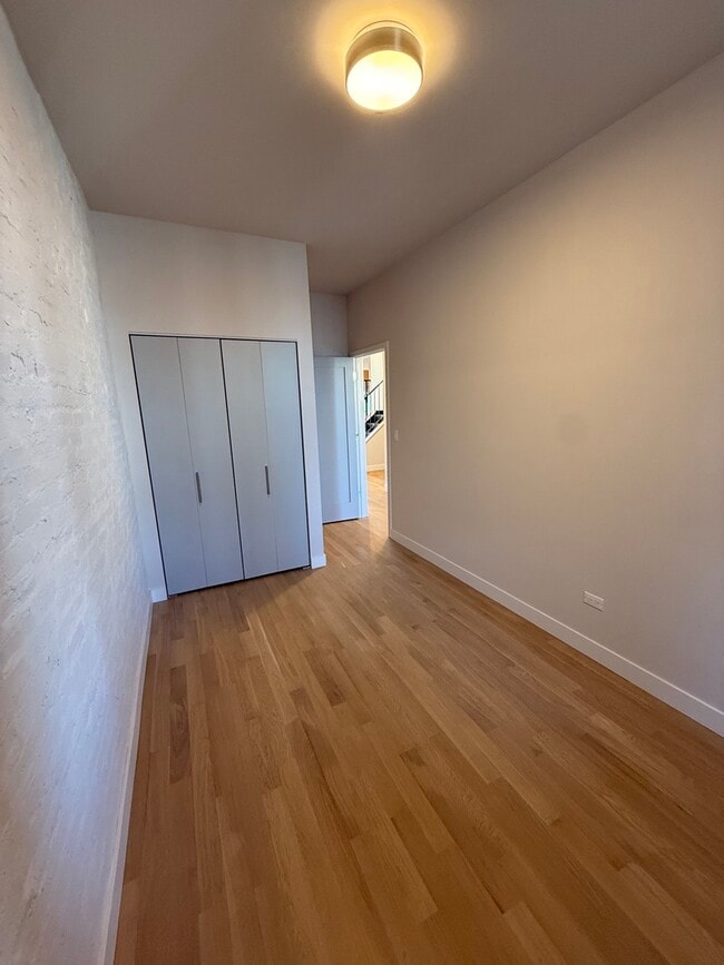 Building Photo - 927 N Mozart St