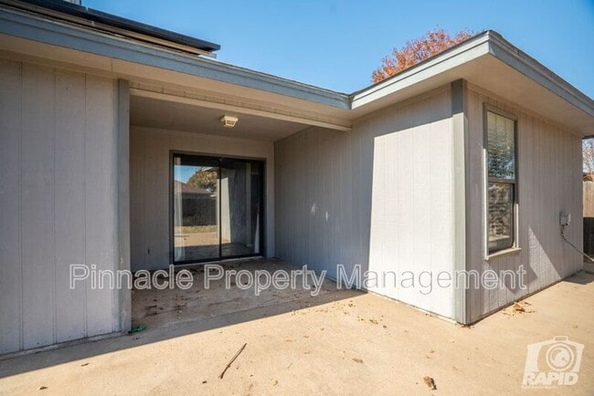 Building Photo - 1204 June