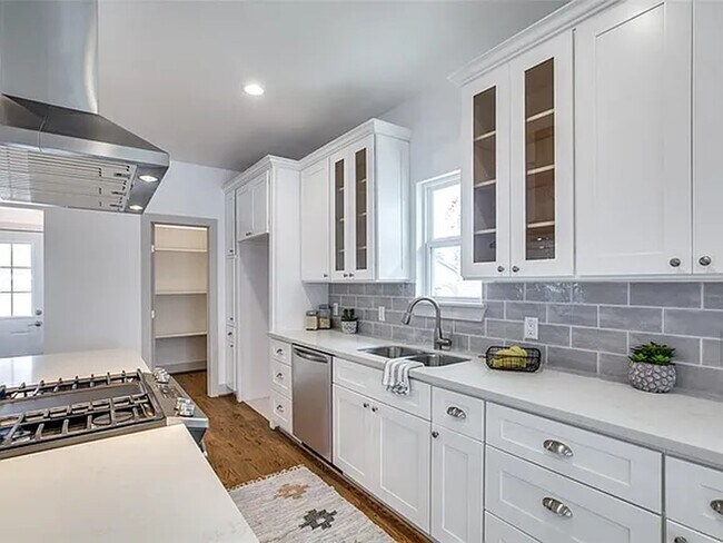 Building Photo - 6619 Sherman St