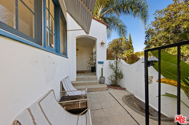 Building Photo - 2009 N New Hampshire Ave