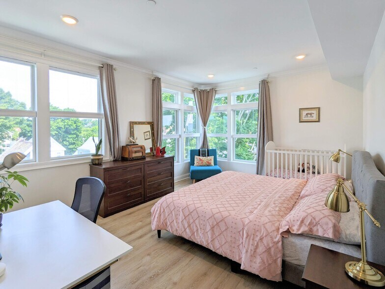 Primary Bedoom - 4281 Washington St