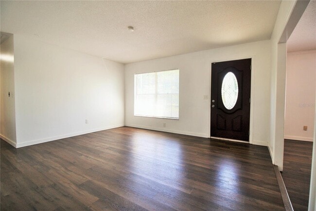 Building Photo - 5524 Clearview Dr