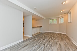 Building Photo - 1427 W Winona St