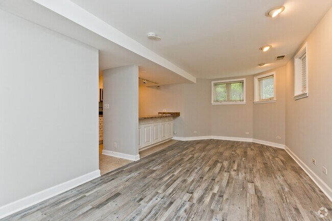 Building Photo - 1427 W Winona St