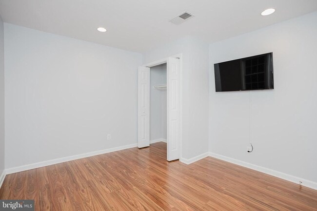 Building Photo - 2177 Chain Bridge Rd