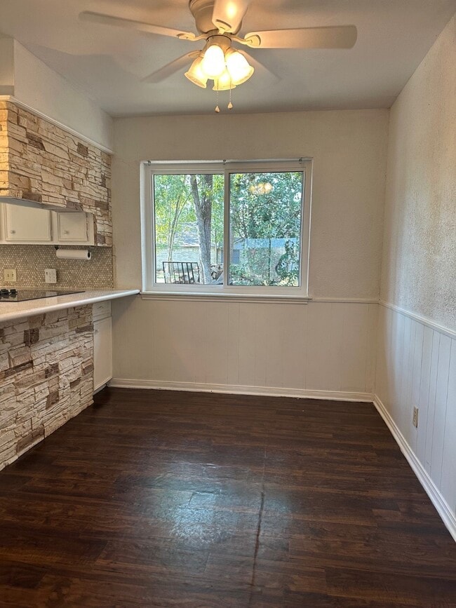 Building Photo - 1914 Indian Shores Rd