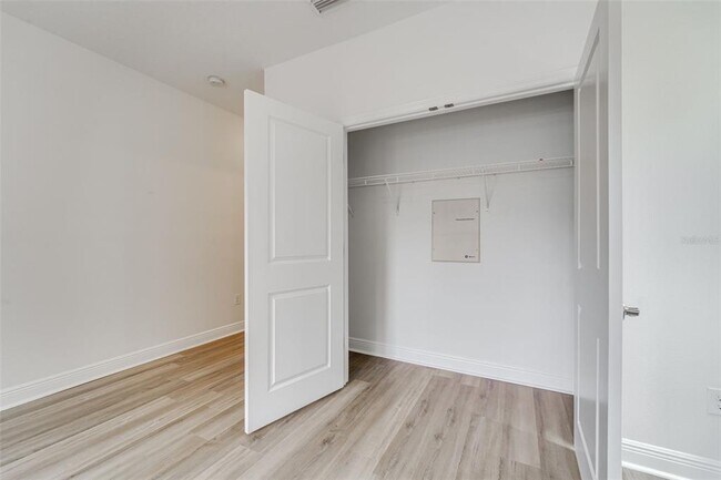 Building Photo - 1933 W Chestnut St