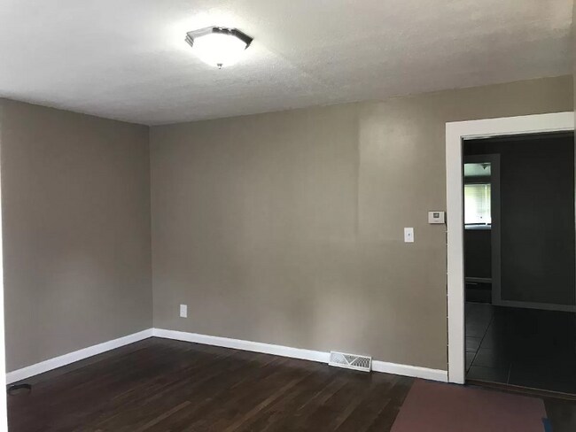 Building Photo - 597 Emma Rd