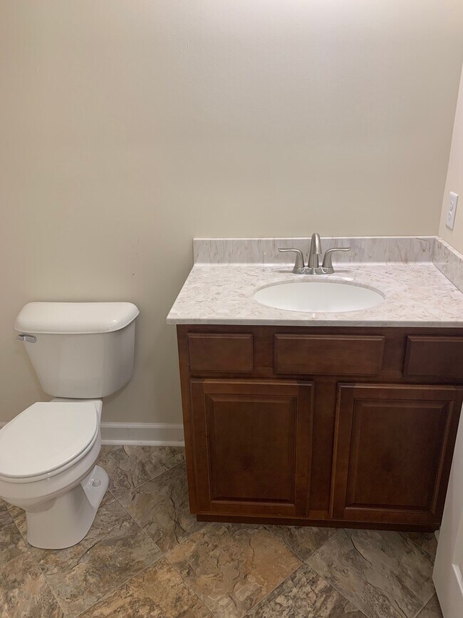 Building Photo - ***$500 Off First Months Rent*** Cedar Point Townhouse for Rent!