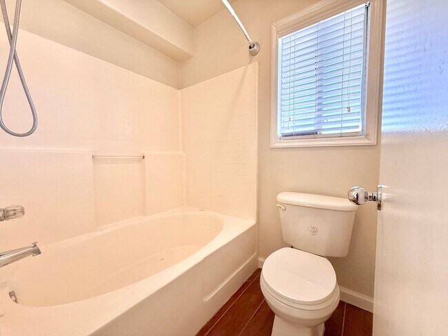 Building Photo - Two Story Four Bedroom home for lease in Jurupa Valley $3,395