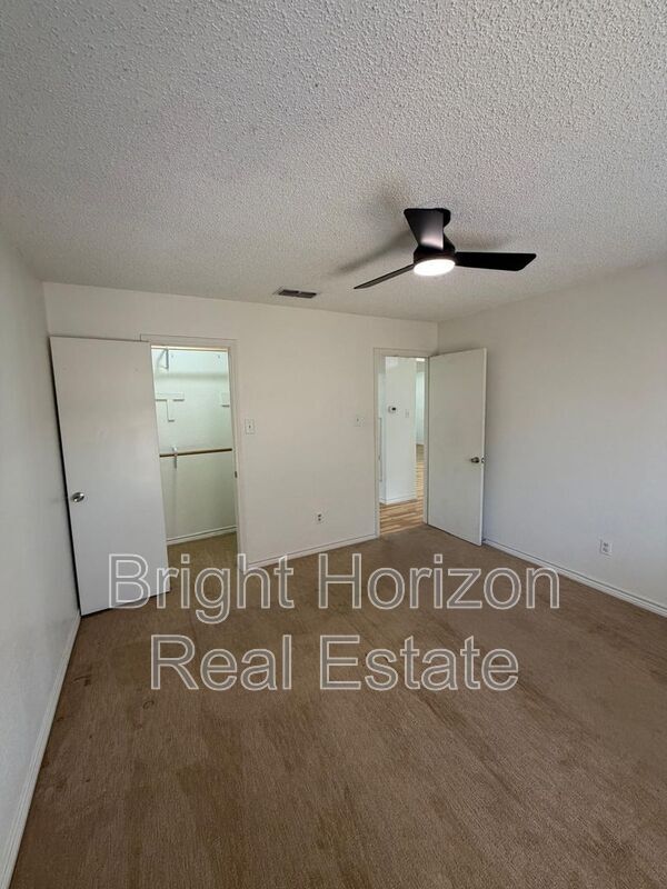 Building Photo - 3006 Post Oak Dr