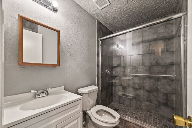 Building Photo - 1089 Conklin St