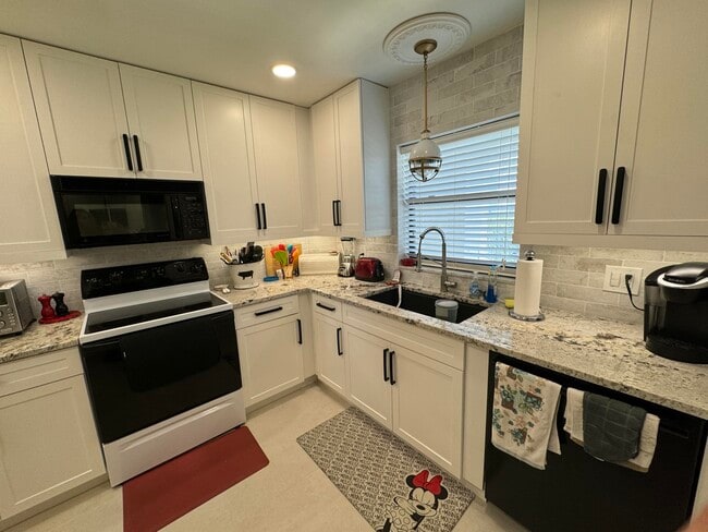 Building Photo - 200 Intracoastal Pl