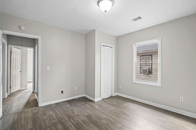 Building Photo - Upstairs Duplex Unit with 3 bedrooms and 2 baths.  Westside Atlanta, 30314