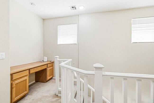 Building Photo - Spacious Mountains Edge Home with 4 Bedrooms & 2-Car Garage