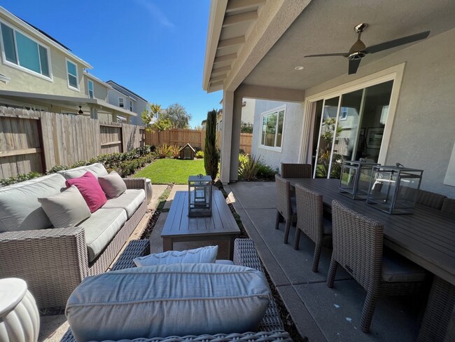 Building Photo - 809 Cosmos Dr