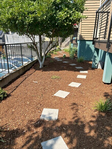 Building Photo - 2345 Boylston Ave E