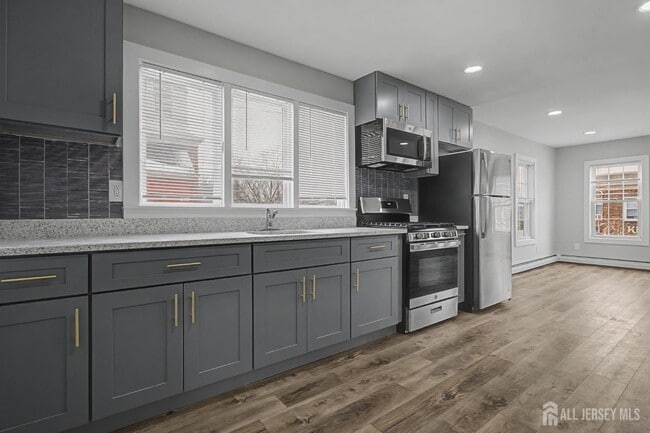 Building Photo - 61 N Main St