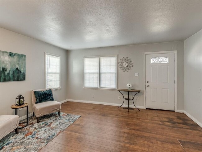 Building Photo - 544 E Fairchild Dr