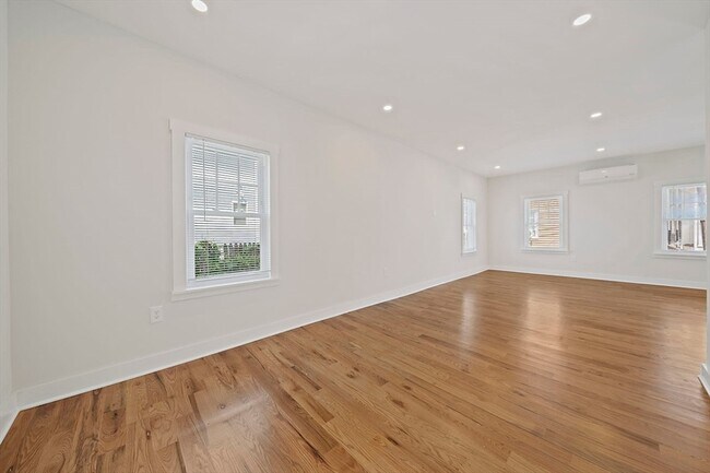 Building Photo - 57 Orchardfield St