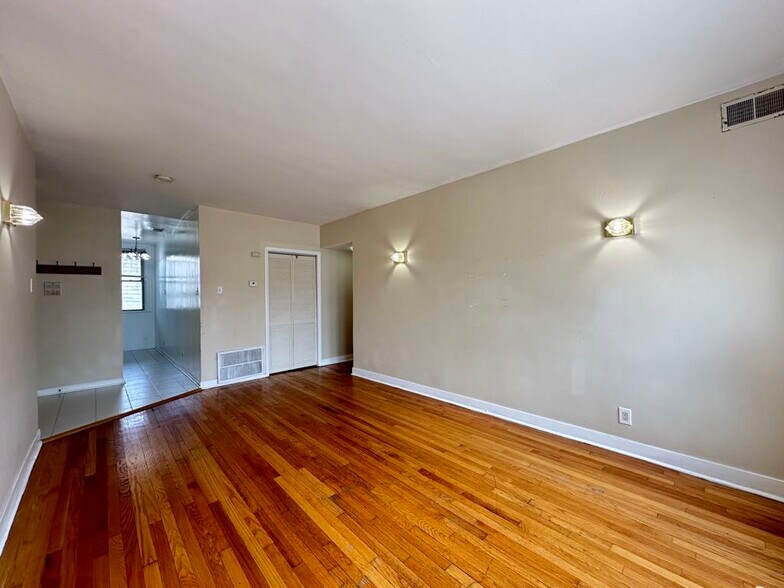 Building Photo - 4407 N Keystone Ave