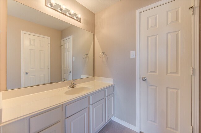 Building Photo - 7323 Sunset Bend Ln