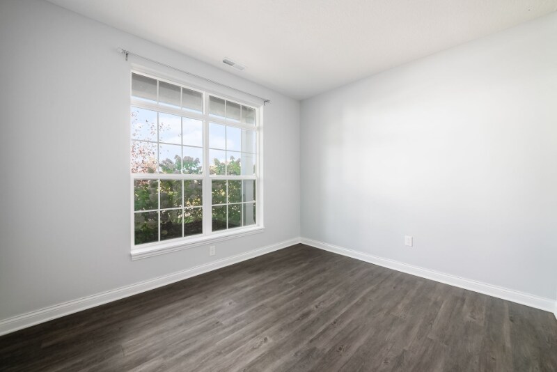 Building Photo - 5173 Hamptonshire Dr