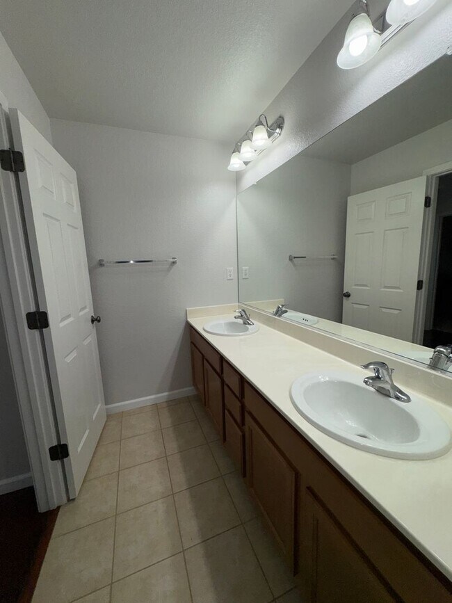Building Photo - Looking for a Great Place to live?