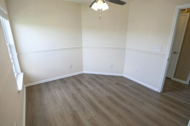 Building Photo - 104 Crete Ct