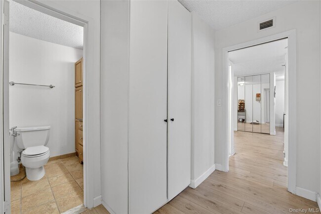 Building Photo - 25 Rockledge Ave